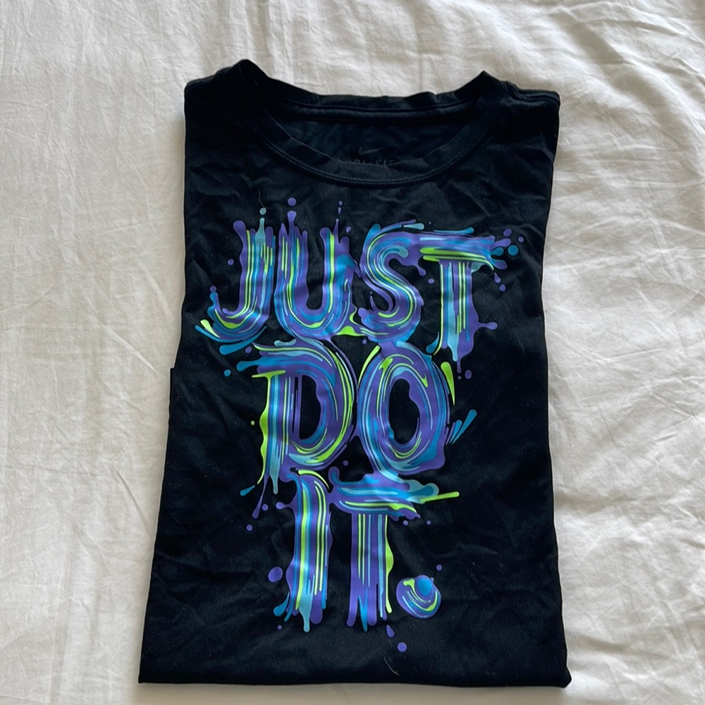 NWOT Nike dri fit short sleeve tee
